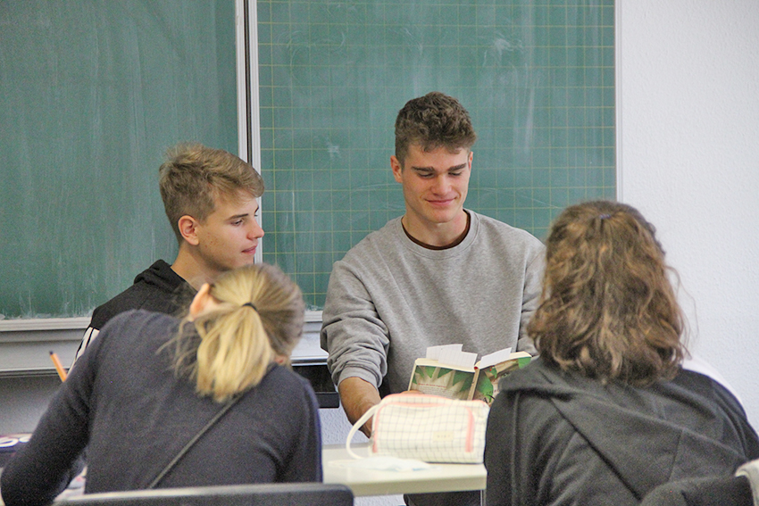 Schüler lesen Schüler vor, am Vorlesetag in Grünheide
