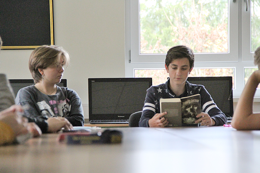 Schüler lesen Schüler vor, am Vorlesetag in Grünheide