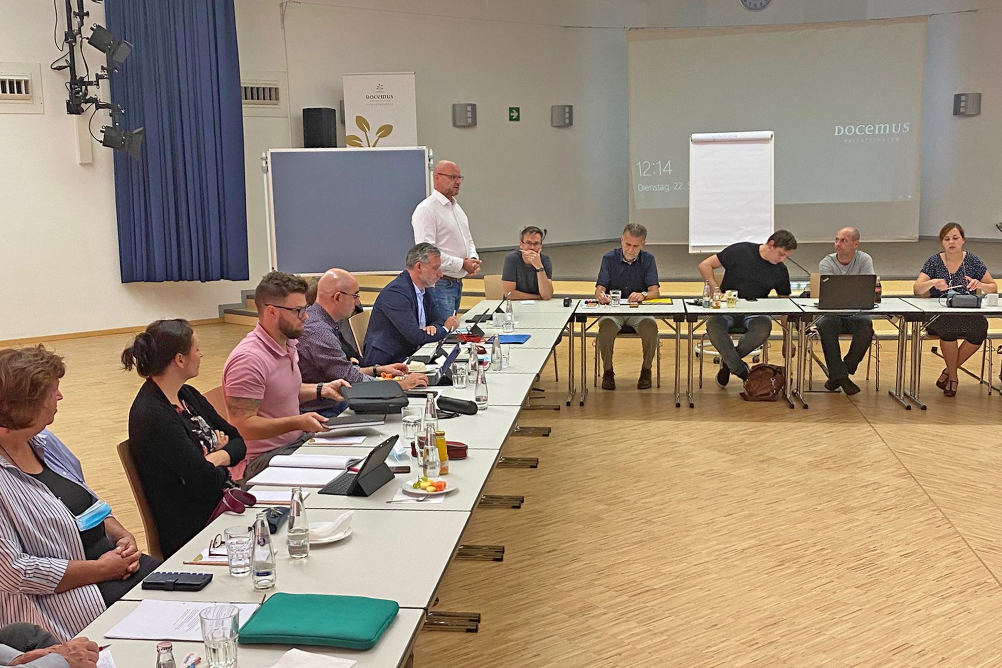 Fachbereichsleiter der Standorte treffen sich um sich auszutauschen