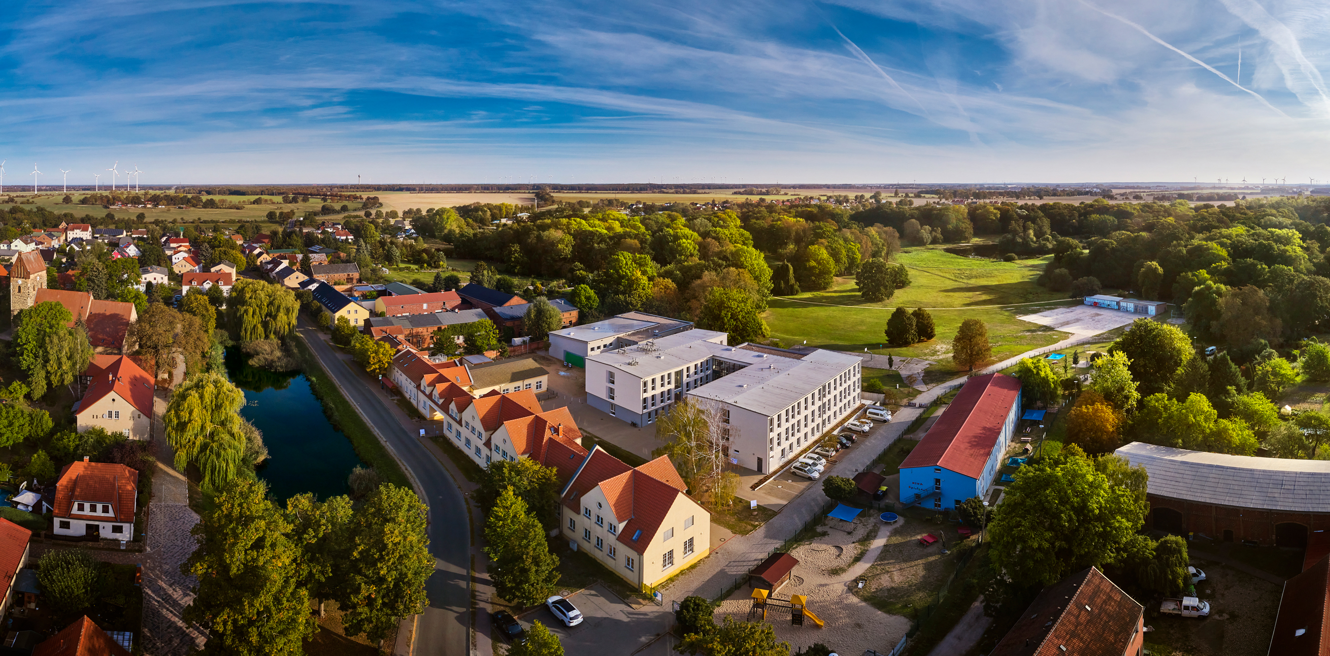 Luftbild Blumberg mit Blick über den ganzen Docemus Campus