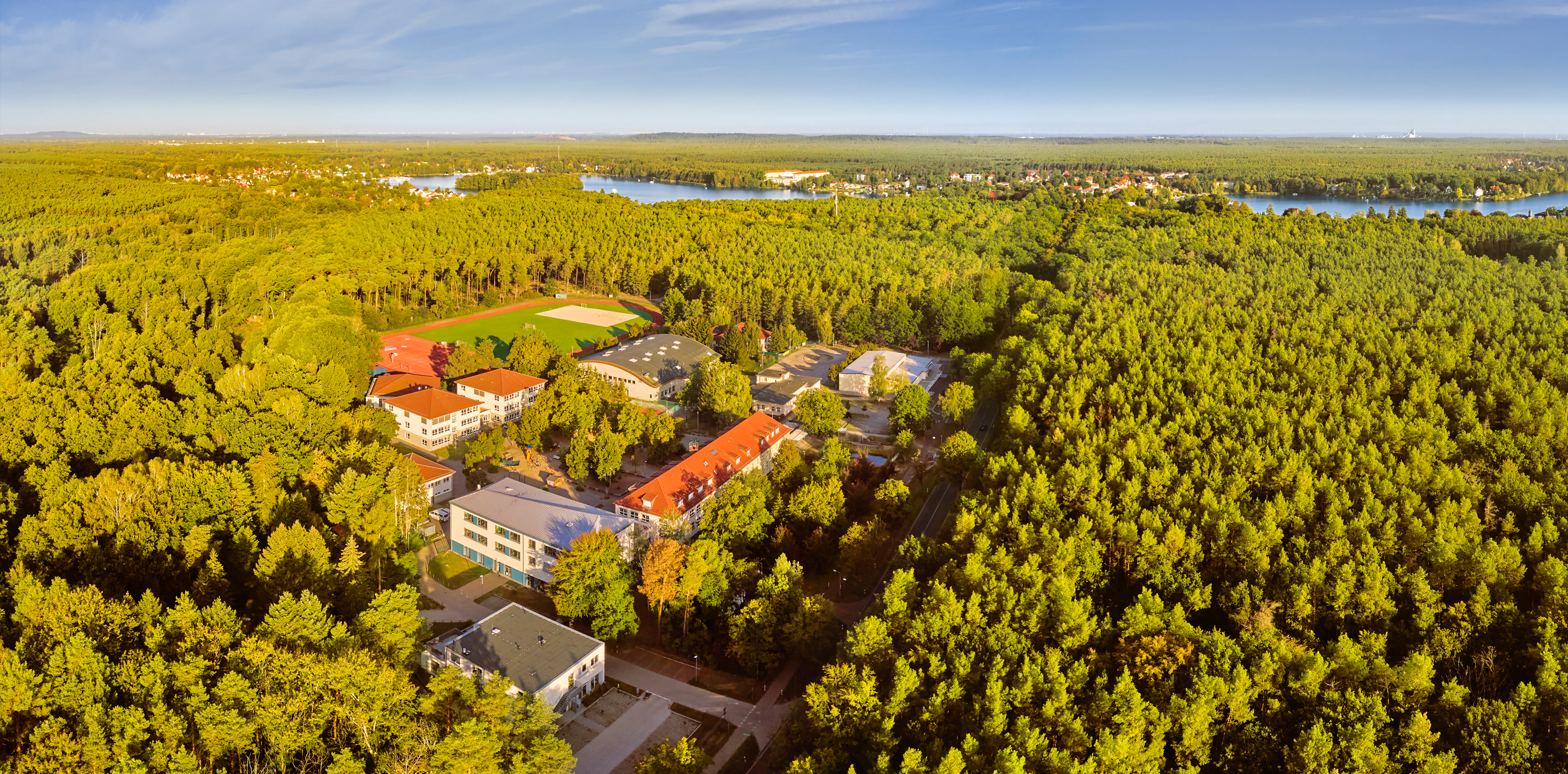 Luftbild Grünheide mit Blick über den ganzen Docemus Campus