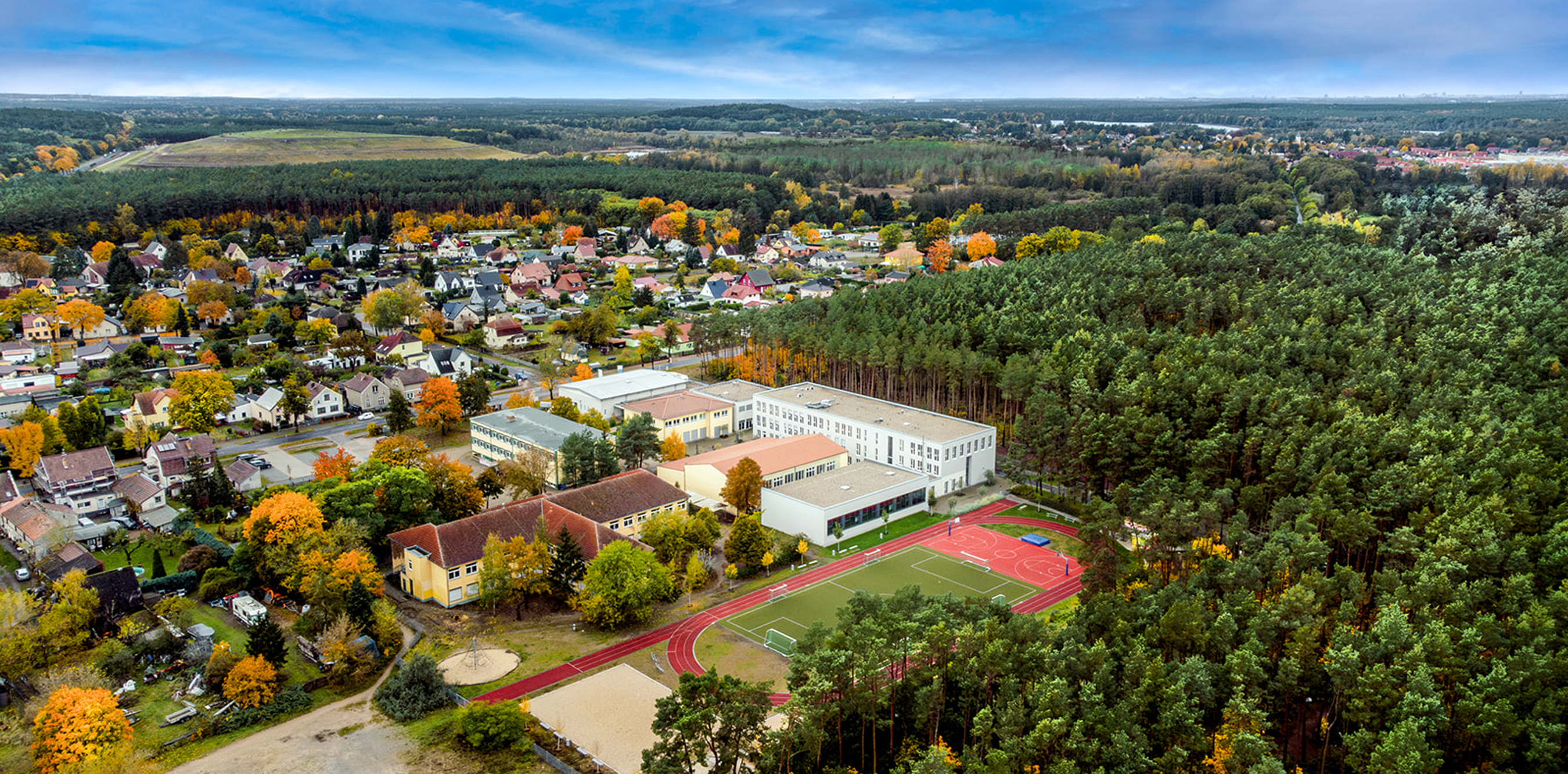 Luftbild Neu Zittau mit Blick über den ganzen Docemus Campus